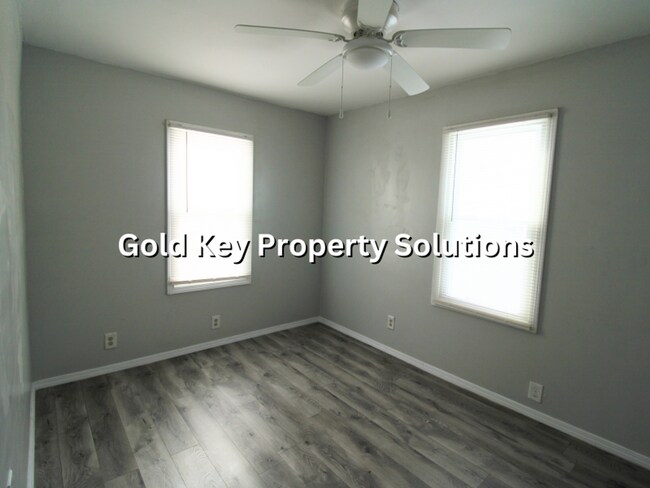 Building Photo - COMING SOON!! 2 BR 1 BA House with New Flooring and Paint (SECTION 8 APPROVED)