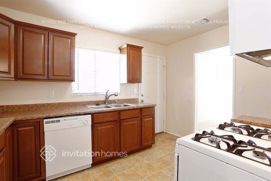 Building Photo - 4546 W Ave L-10