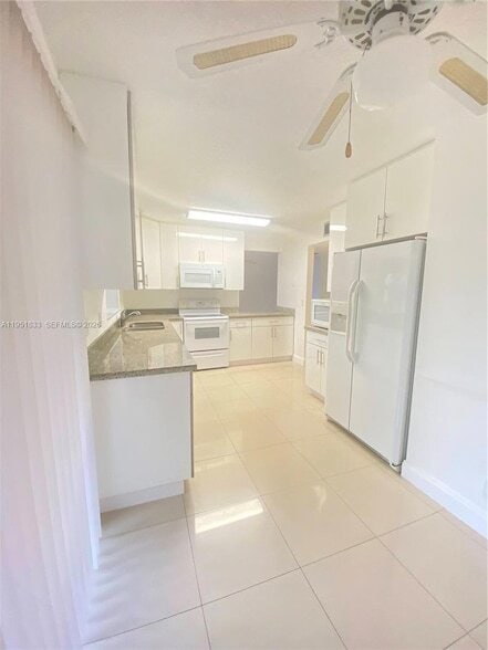 Building Photo - 654 Woodgate Cir