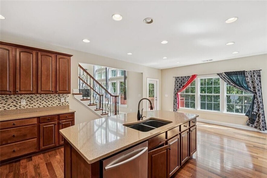 Building Photo - 410 After Glow Smt