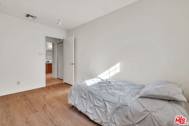 Building Photo - 7121 Arizona Ave