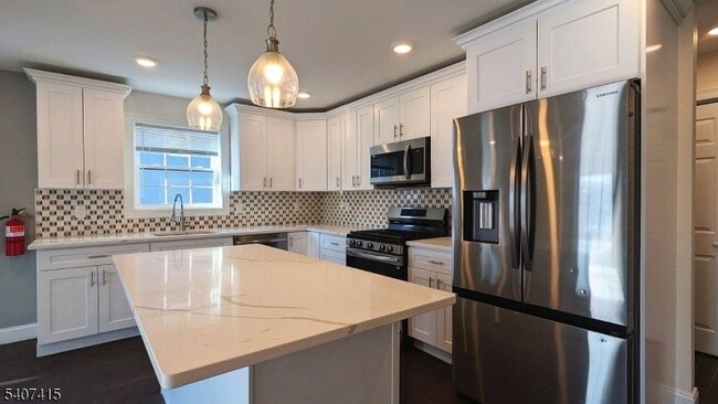 Building Photo - 7 Maple St