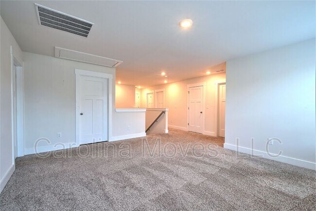 Building Photo - 208 Pewter Cir