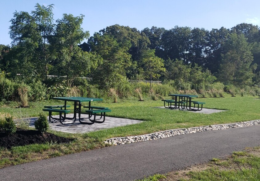 Picnic area - 154 Kyle Dr