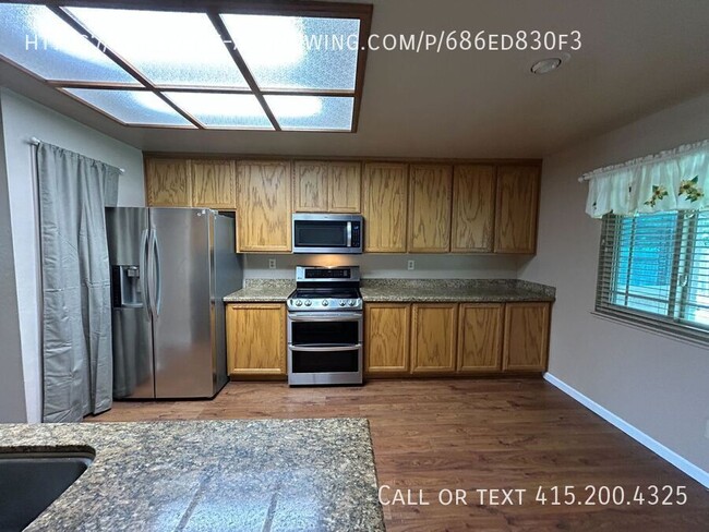 Building Photo - 637 Laurelwood Cir