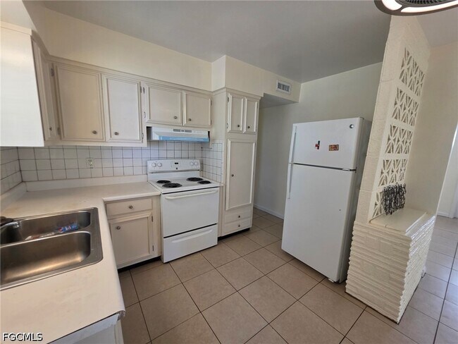 Building Photo - 102 Connecticut Rd