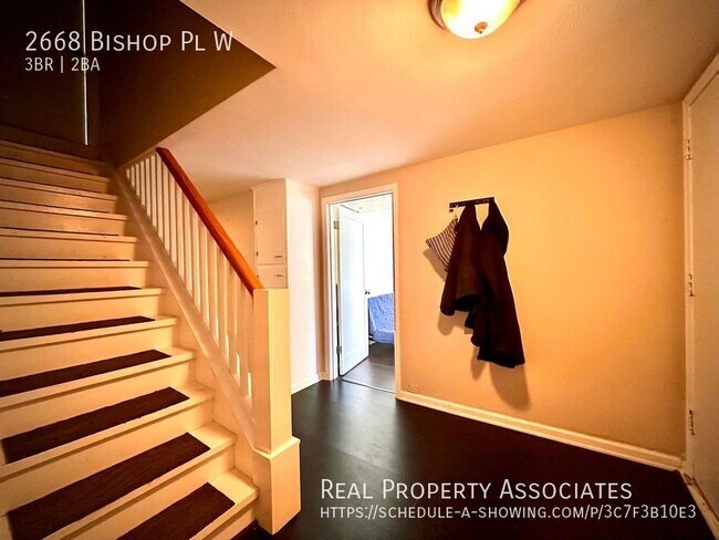 Building Photo - 2668 Bishop Pl W