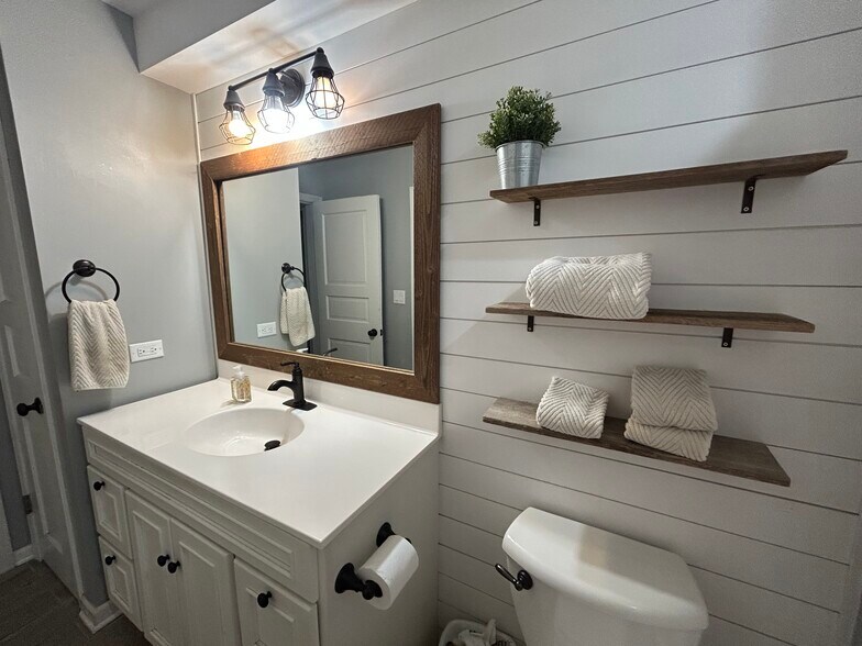 1st floor bathroom - 1001 Eddy Ct