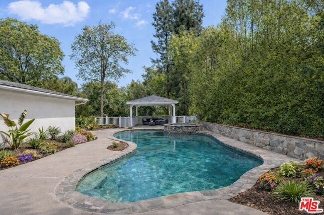 Building Photo - 5220 Melvin Ave