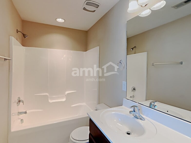 Building Photo - 913 Bridlemine Dr