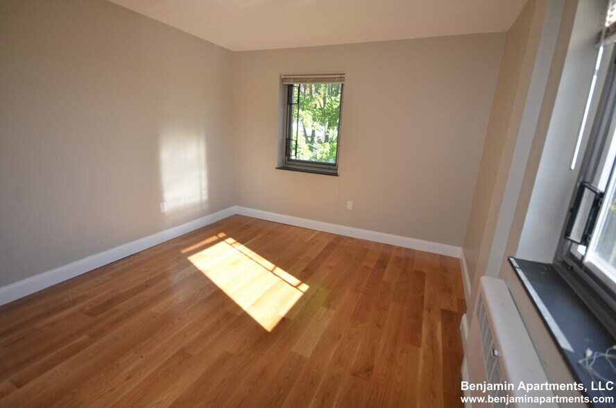 Building Photo - 125 Trapelo Rd