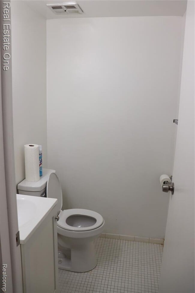 Building Photo - 8256 Karam Blvd