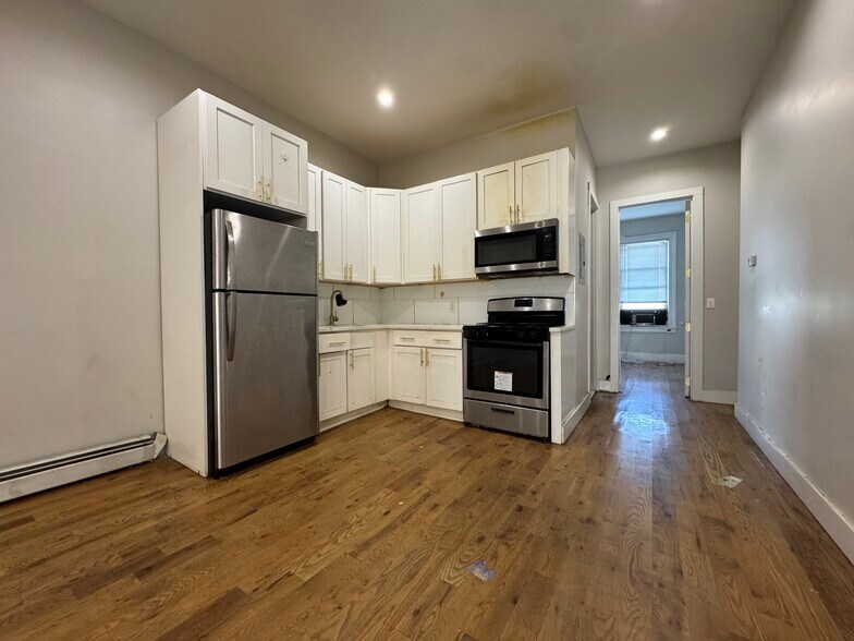 1R - 16 Lewis Ave