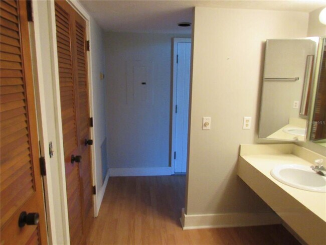 Building Photo - 157 Palm View Ct