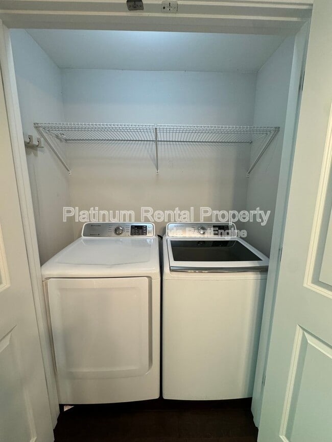 Building Photo - 1733 Brookside Lay Cir