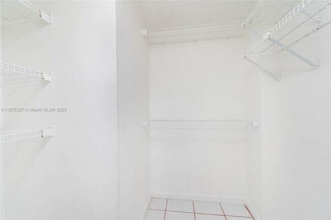 Building Photo - 5300 W 21st Ct