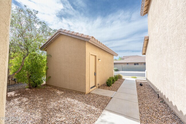 Building Photo - 2023 W Shackleton Dr