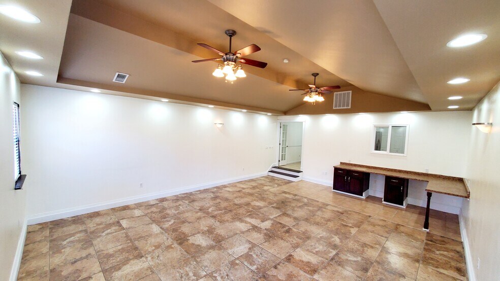 Building Photo - 89 Spring Grove Dr