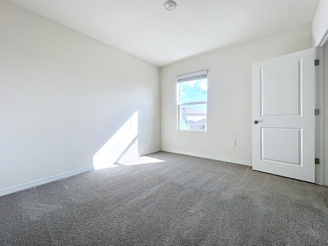 Building Photo - 12744 Lateral Root Dr