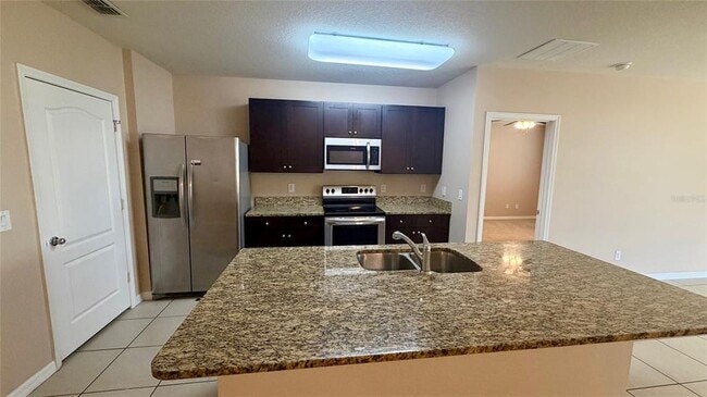 Building Photo - 3342 Landing Vw