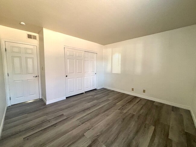 Building Photo - 5220 Indian River Dr
