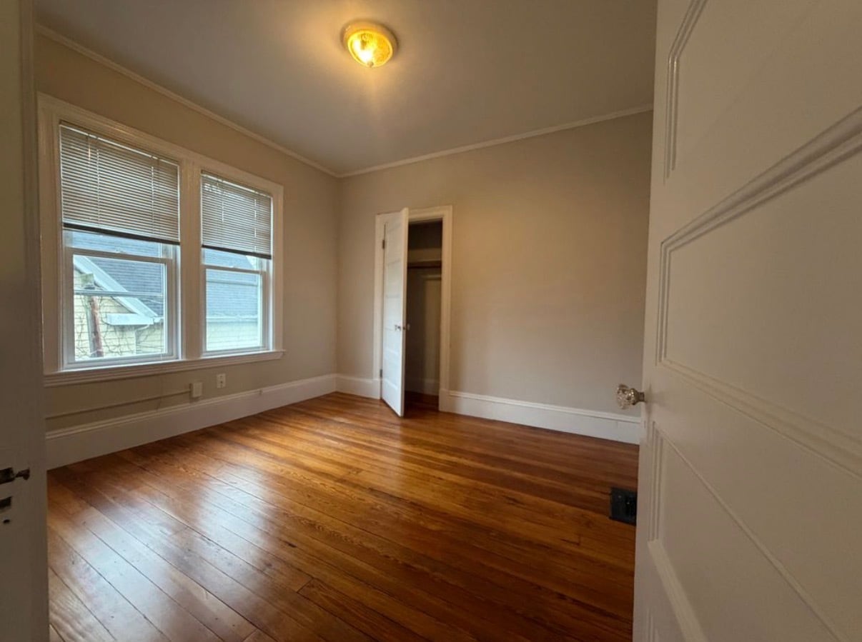 Building Photo - 10 Lambert Ave