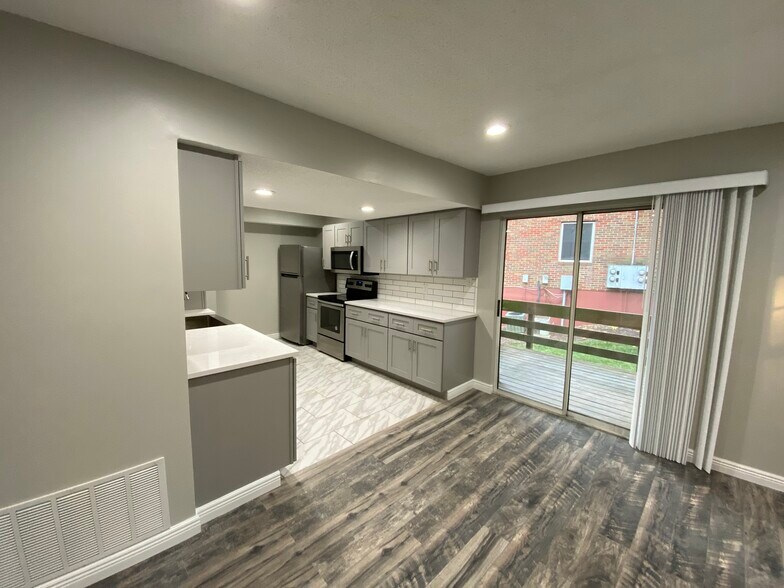 Building Photo - 9057 W Swan Cir