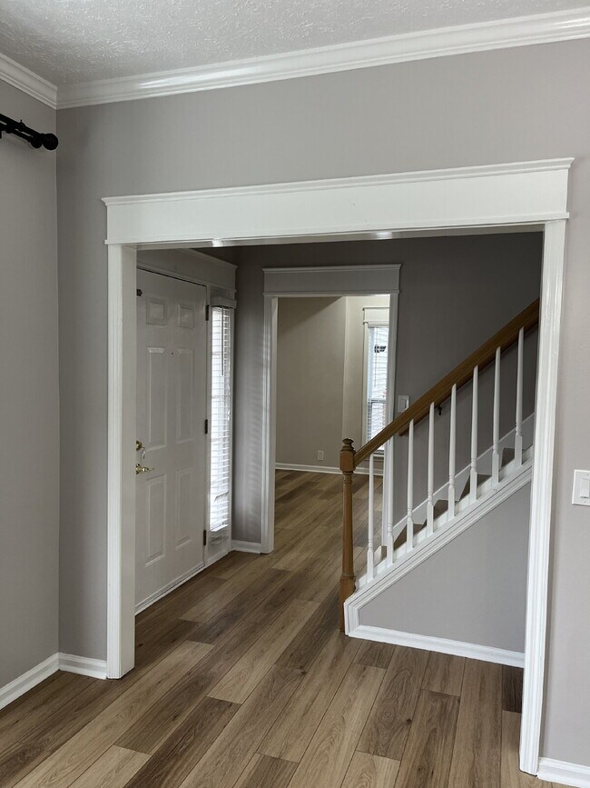 Building Photo - "Charming Franklin Retreat: 3-Bedroom Have...