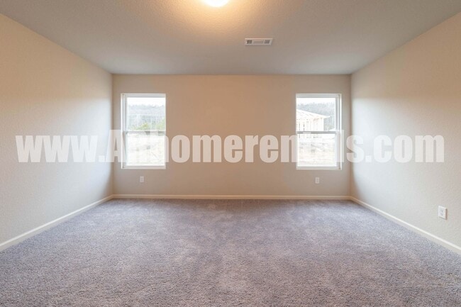 Building Photo - Spacious Newer Home!