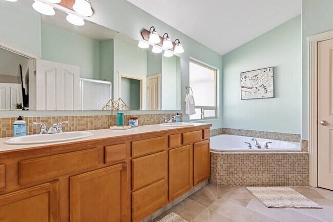 Building Photo - 2480 W San Remo Ct