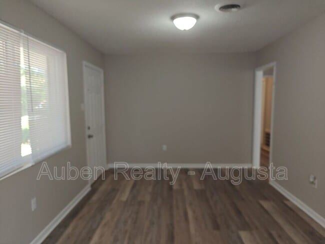 Building Photo - 404 Kingstree Rd