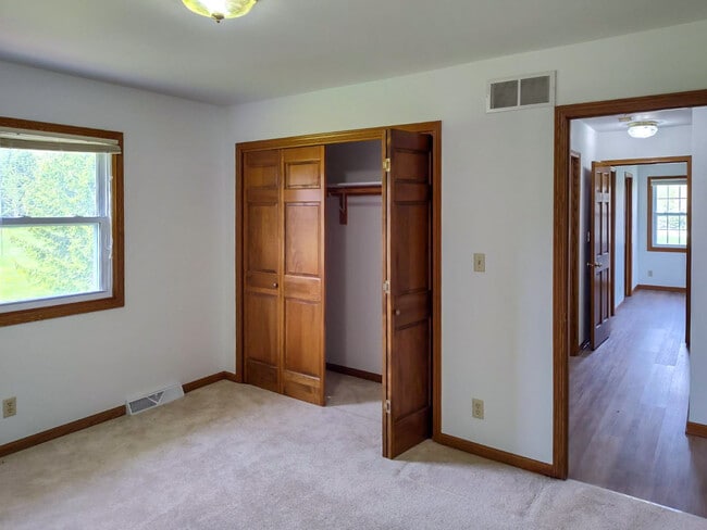 Building Photo - 2322 Cedar Sauk Rd