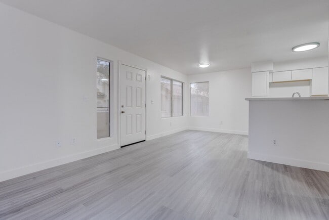 Building Photo - 3060 Tarpon