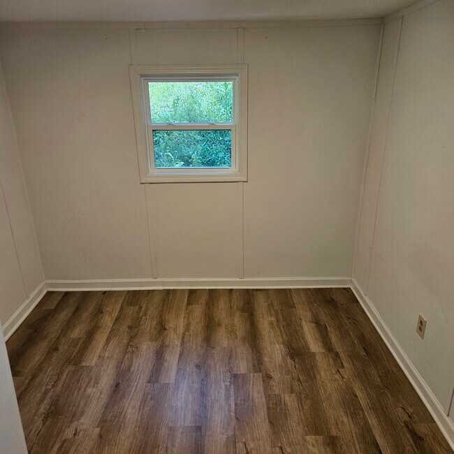 Building Photo - 220 Gumlog Dr