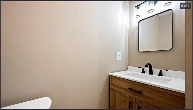 Building Photo - 5 Monmouth St