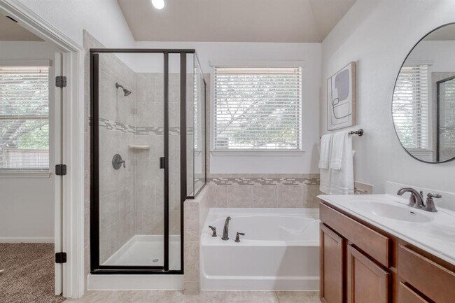 Building Photo - 2213 Lookout Range Dr