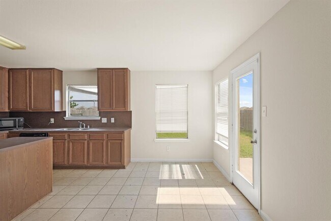Building Photo - 3819 Jewel Point Dr