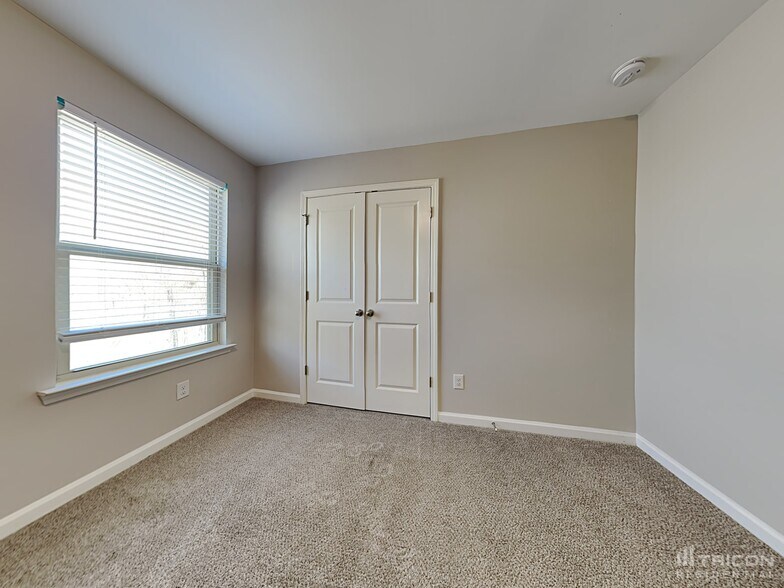 Building Photo - 7121 Creeksong Dr