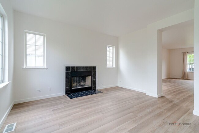 Building Photo - 178 W Hampton Dr