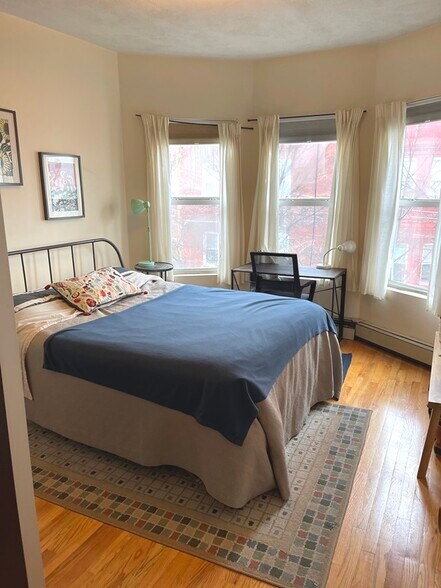 Primary Photo - 110 Berkshire St