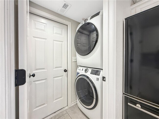 Building Photo - 27 W La Quinta Ct