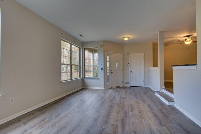 Building Photo - 1302 Foxmeadow Cir