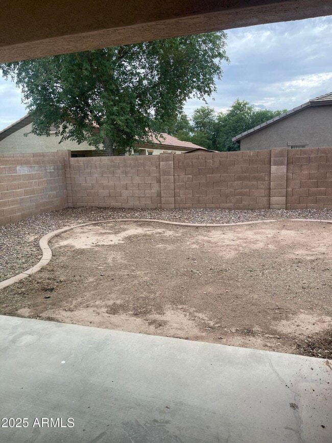 Building Photo - 1397 E Arrowhead Trail