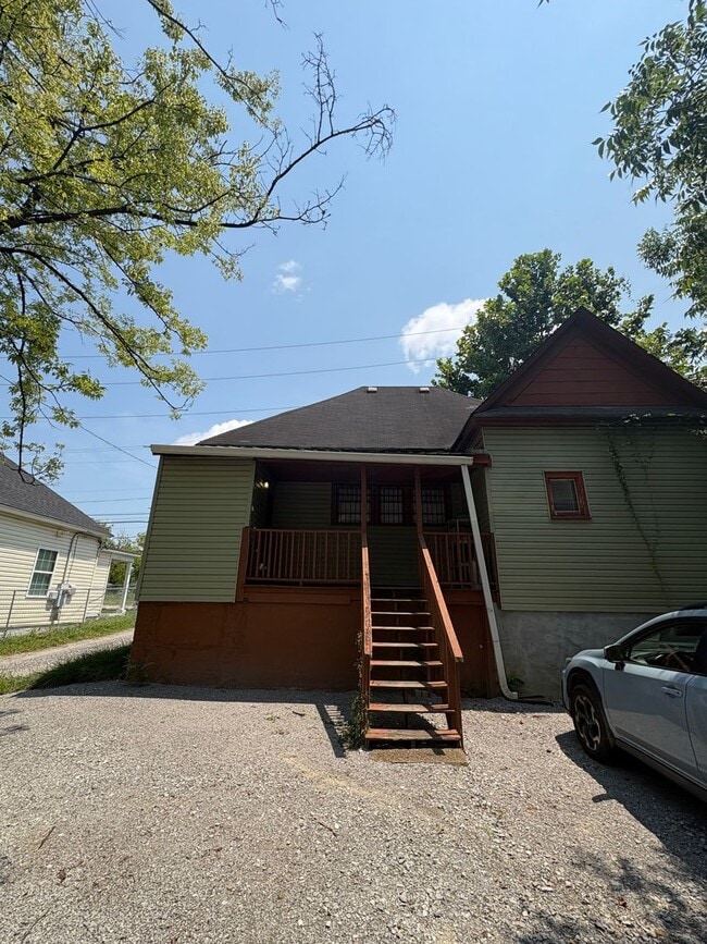 Building Photo - 2 bedroom 1 Bath House