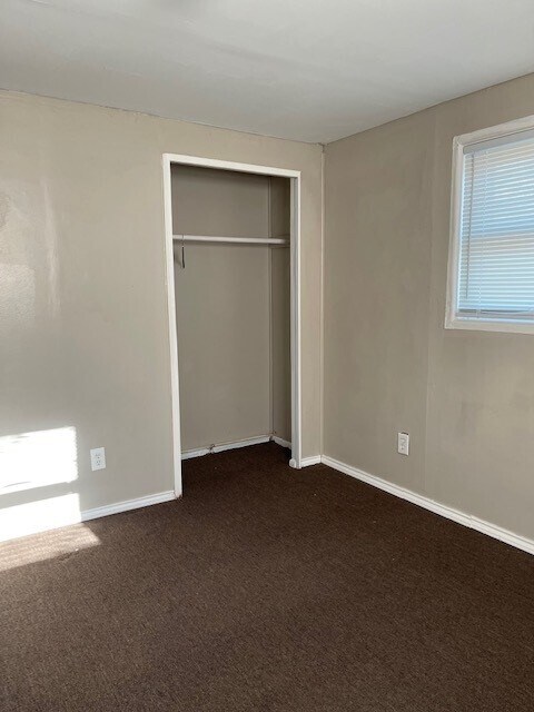 Building Photo - 116 E Stacie Rd