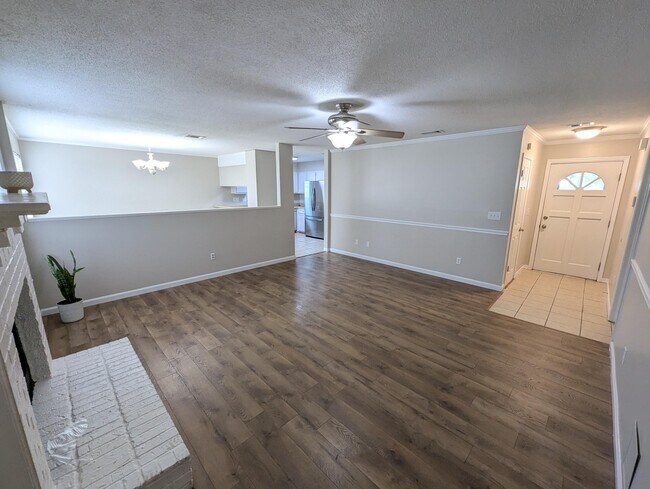 Building Photo - 1625 Campbell Dr N