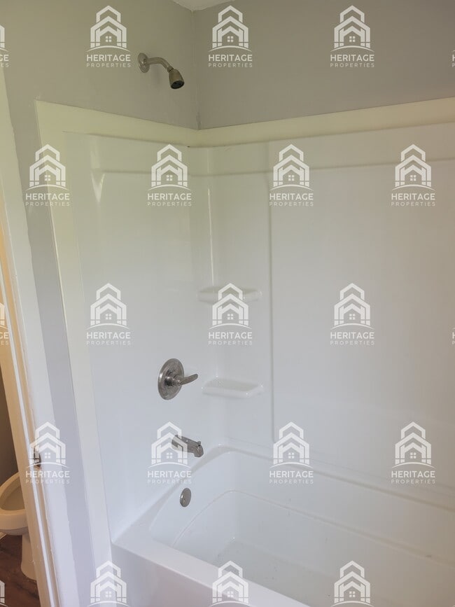 Building Photo - 1809 Fairfax Ave