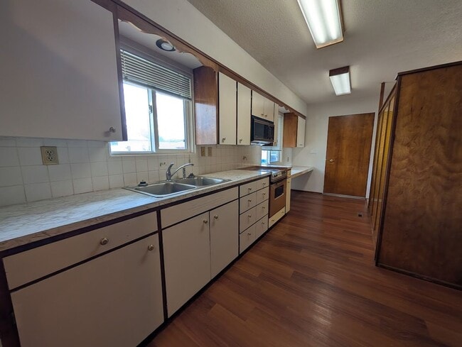 Building Photo - 60P