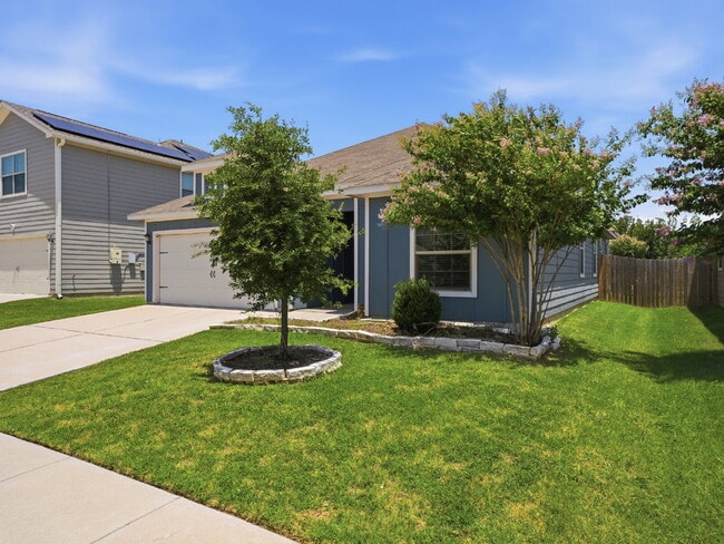 Building Photo - "Charming 4-Bed Oasis with 2 Baths in Fort Worth – Spacious 1,724 Sq Ft Gem!"