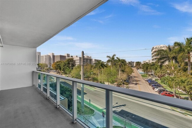 Building Photo - 9201 E Bay Harbor Dr